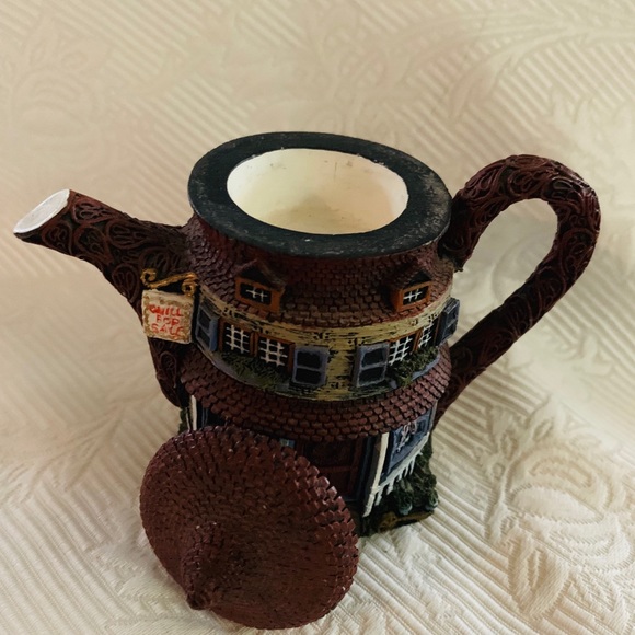 Handpainted Vintage Hometown Teapot - Picture 4 of 7